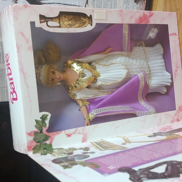 Grecian Goddess Barbie - Picture 2 of 12